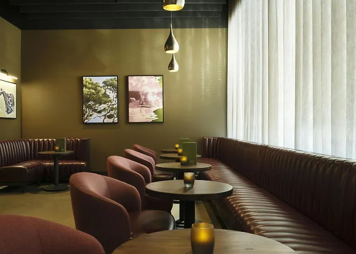 The Davenport Grand, Autograph Collection