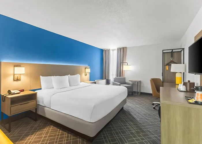 Comfort Inn & Suites Evansville Airport