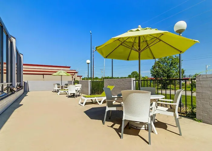 Comfort Inn & Suites Evansville Airport