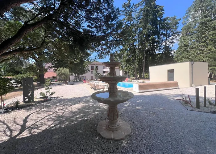 Logis Hotel Le Parc De Geoffroy