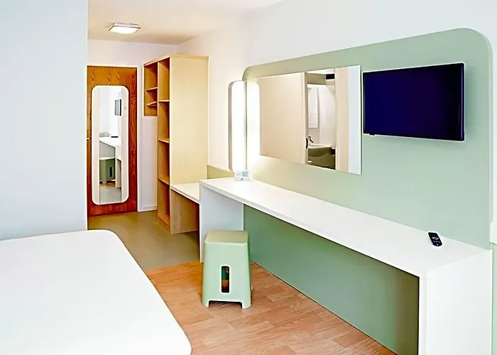 Warrington Motel, J20 M6 Lymm Services
