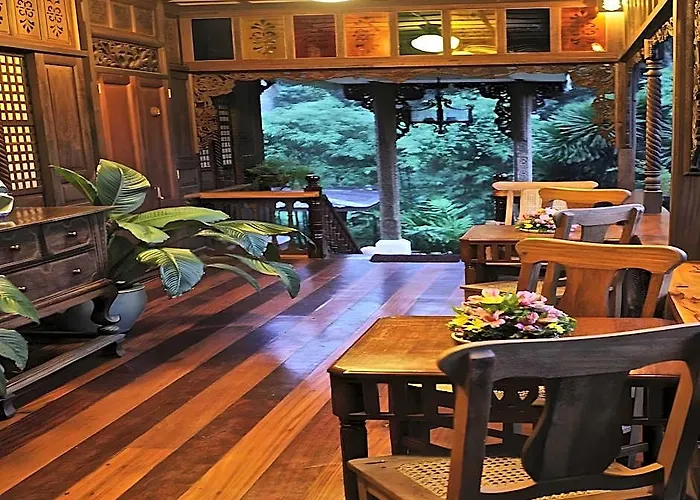 Sulyap Bed & Breakfast - Casa De Alitagtag Boutique Hotel