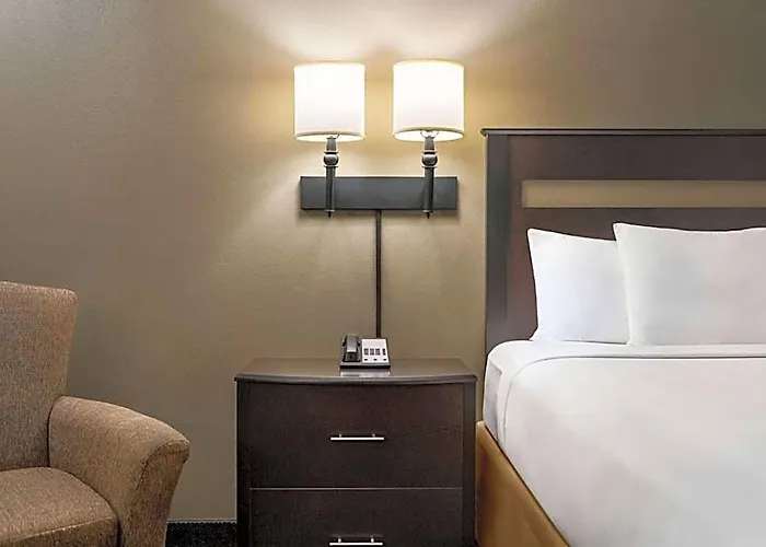 Travelodge By Wyndham Dexter