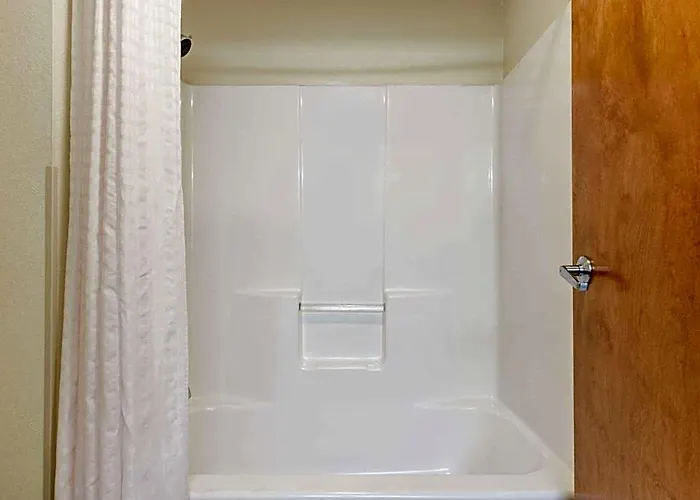 Super 8 By Wyndham Burleson Fort Worth Area