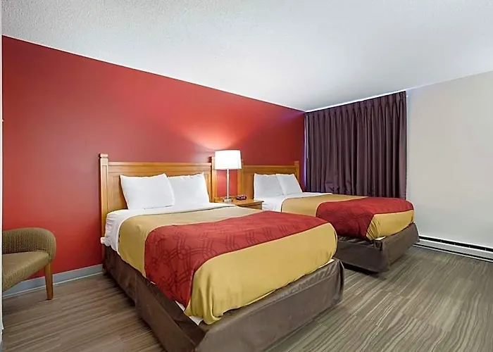 Econo Lodge Inn & Suites Escanaba North