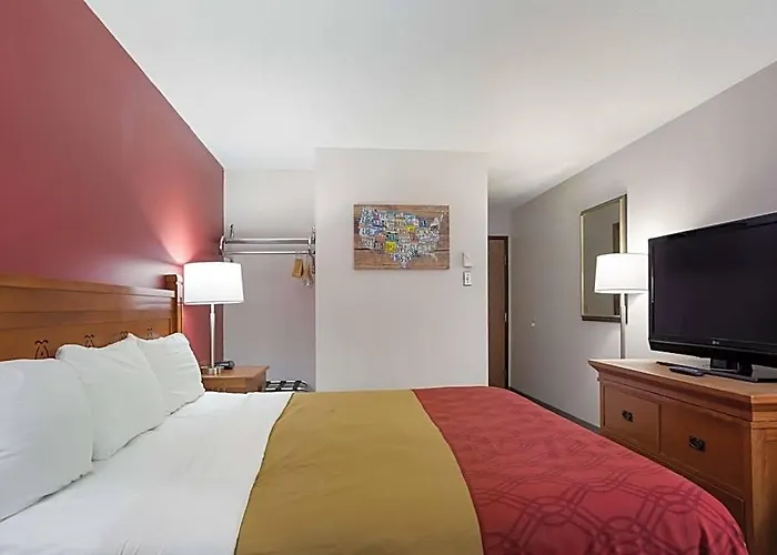 Econo Lodge Inn & Suites Escanaba North