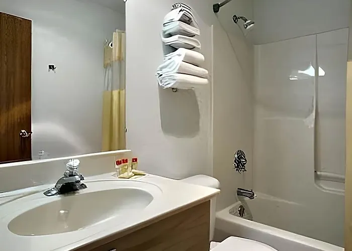 Travelodge By Wyndham Waukegan Gurnee