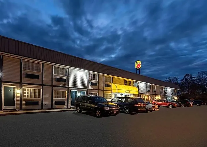 Super 8 By Wyndham Wooster