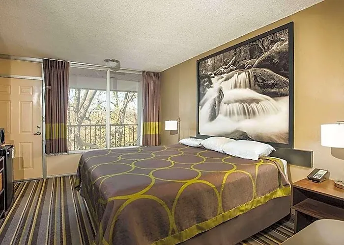 Super 8 By Wyndham Sevierville Riverside