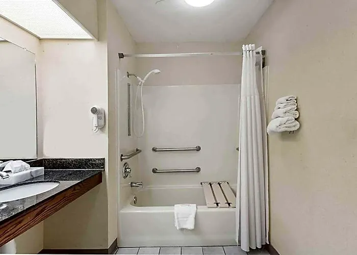 Baymont By Wyndham Hickory