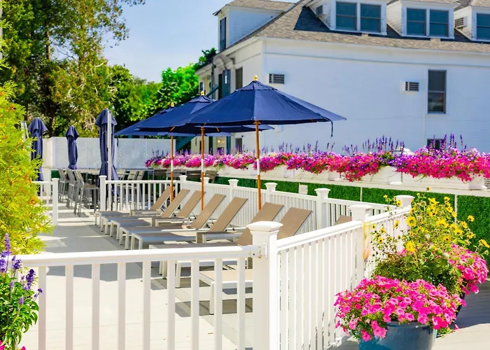 Island House Hotel
