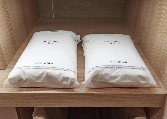 Atour Hotel Zhenjiang Nanxu Avenue Branch