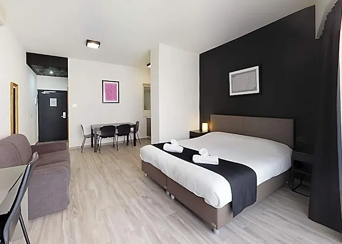 Block Hotel