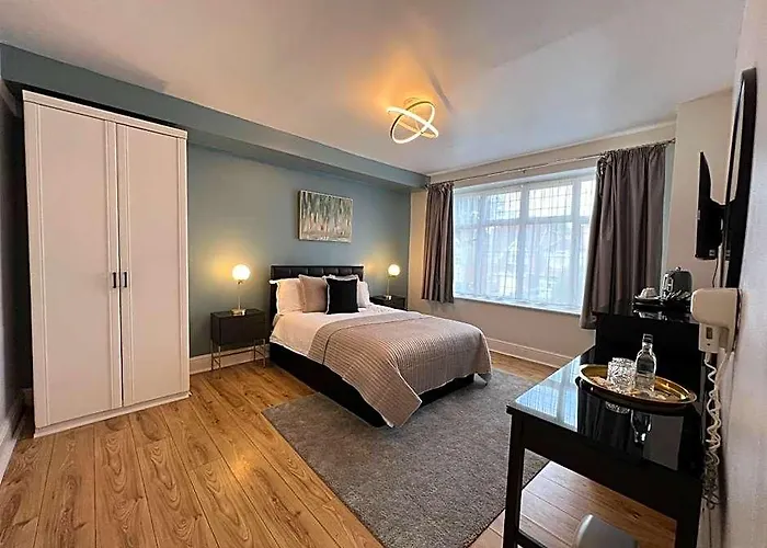 Madonna Halley Hotel