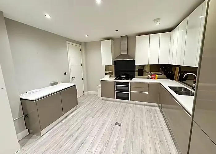 Elevate Your Stay In Hendon Central