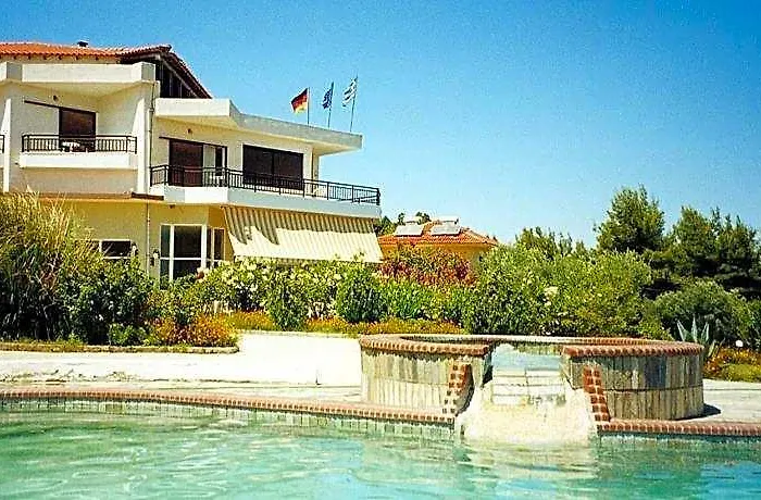Pashos Hotel