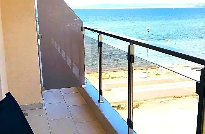 Navarino Luxe Suites With Sea View