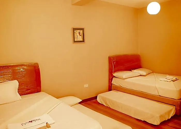 Hana-Natsu Resorts Pool & Hotel