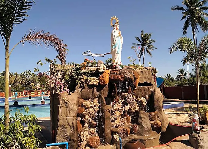 Hana-Natsu Resorts Pool & Hotel