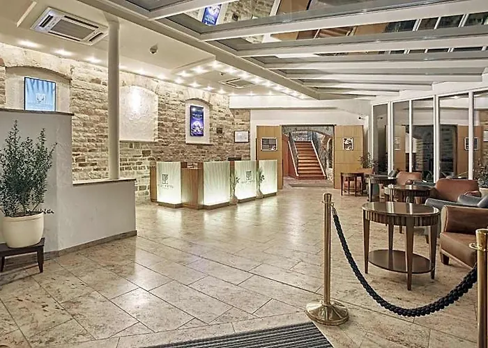 Kluet Hotel
