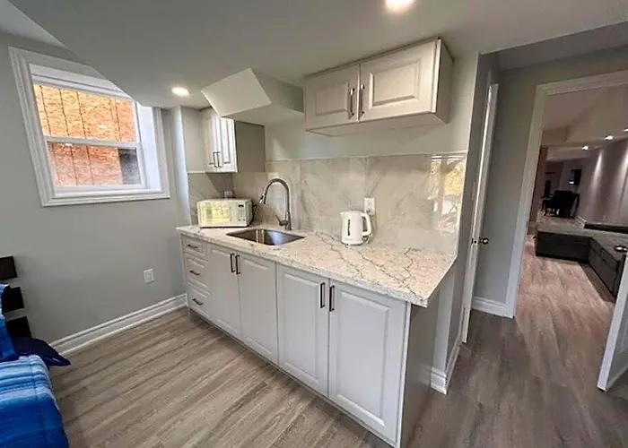 Studio In Whitby - Bright & Modern