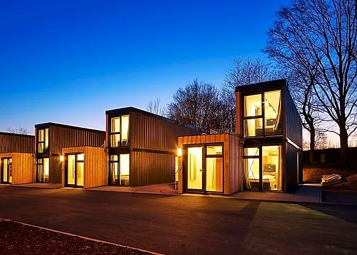 Modern ausgebauter Überseecontainer als Tiny House