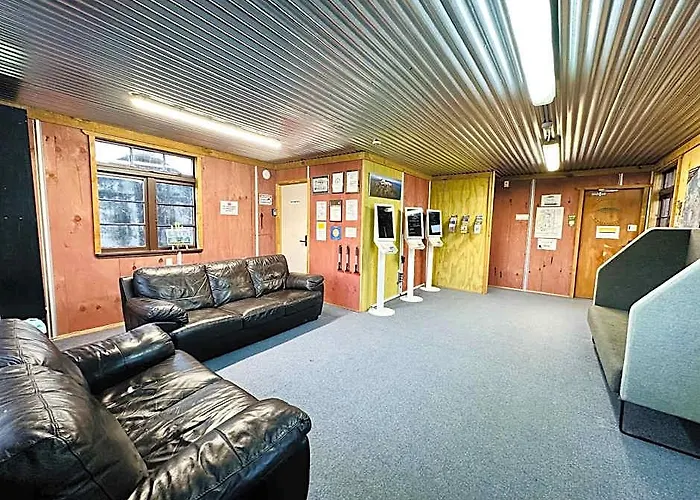 The Crossing Lodge And Backpackers