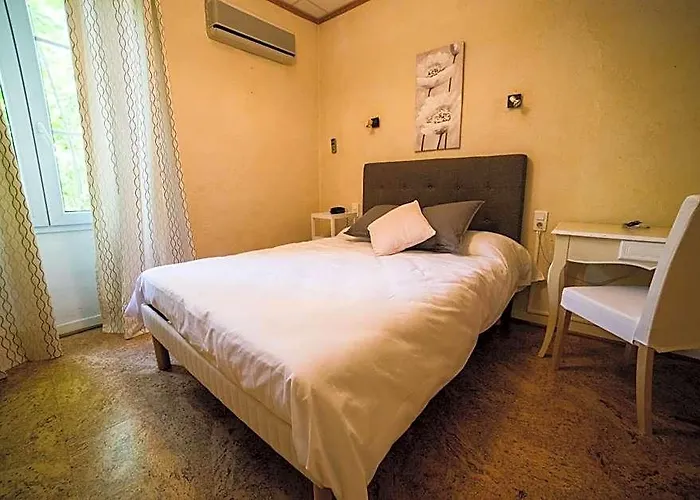 Logis Hotel De Provence