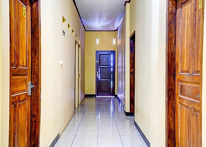 Oyo 113676 Wisma Al-Fahmi Syariah