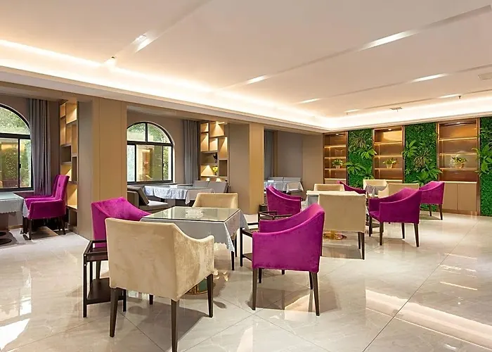 Lavande Hotel Yueyang East High-Speed Railway Station Walmart