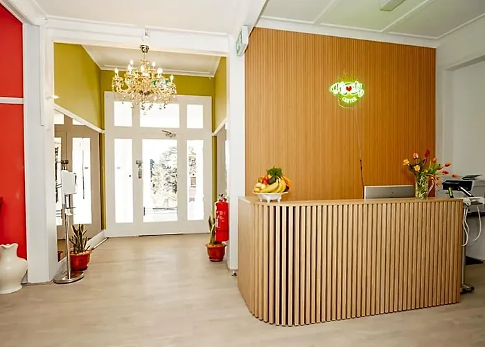 Hearty Center Motel