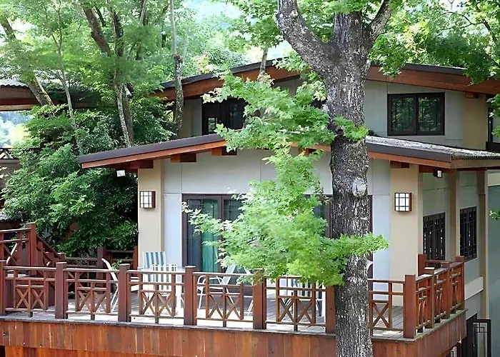 Hu Shan Hot Spring Hotel