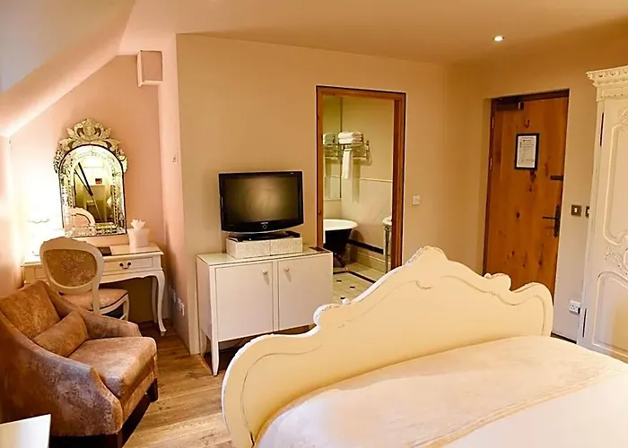 Glenskirlie Castle Hotel