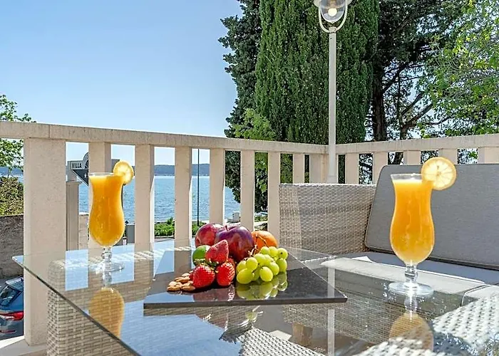 Hotel Riva Kastela With Swimming Pool