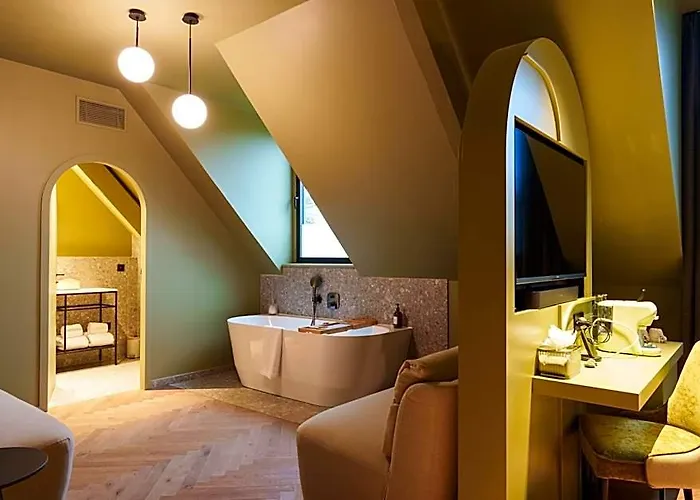 Bienheureux Hotel & Restaurant