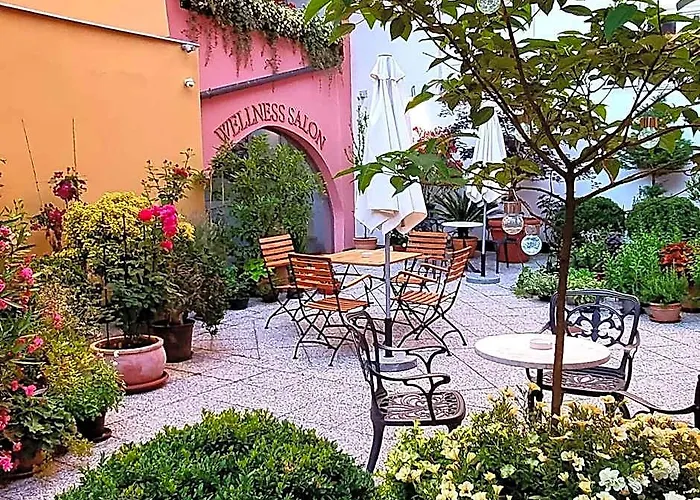 Hotel Mitra, Story Hotels