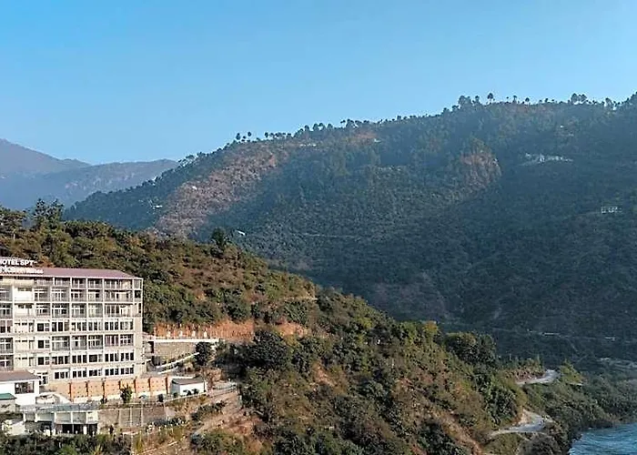 Spt Clarks Inn Suites, Mandi