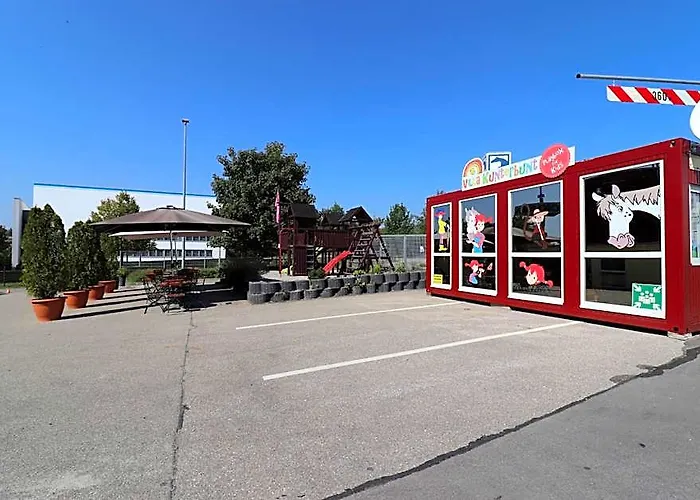 Iq-Hotel
