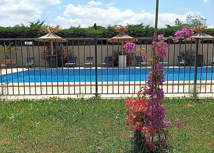Logis Hotel Acotel Avignon Nord