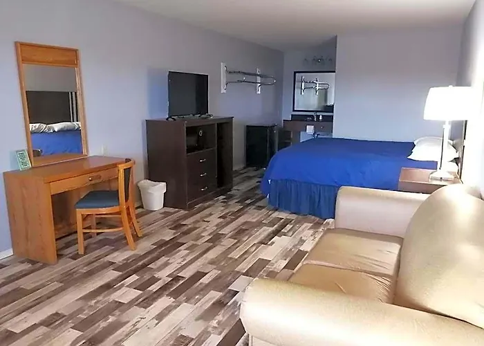 Riata Inn - Crystal City