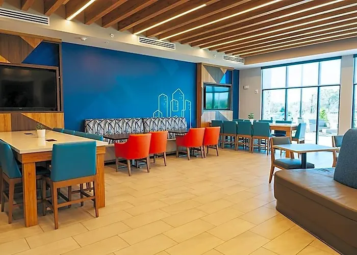 Holiday Inn Express & Sts Mccalla - Birmingham W