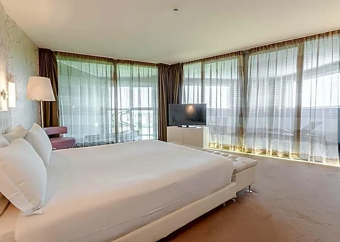 For You Hotel