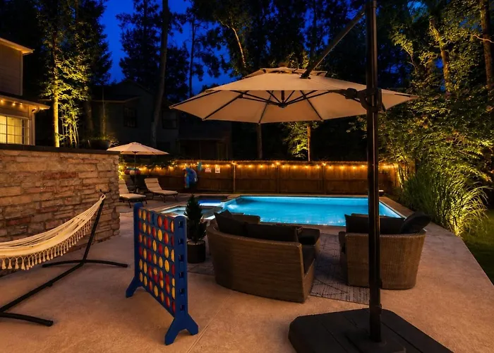 The Woodlands 4Br Forest Retreat-Pool, Spa, Grill, Nature Trails & Baby Friendly