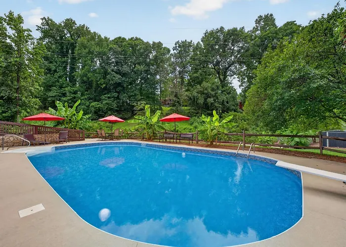 Hickory Cottage Unit W/ Pool & Fire Pit!