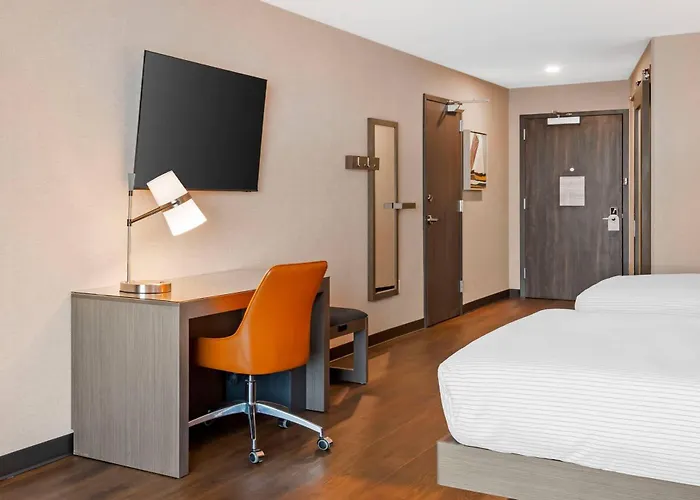Cambria Hotel & Suites Plymouth