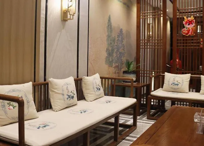 Lavande Hotels- Yueyang Linxiang Zhongfa
