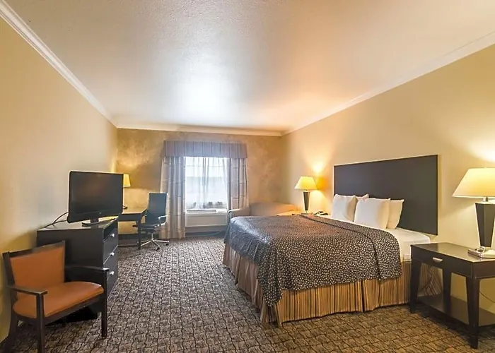Econo Lodge Inn & Suites