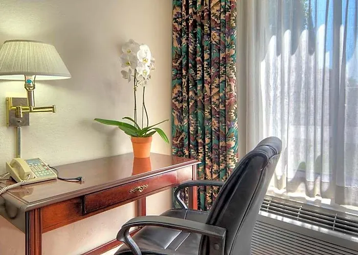 Days Inn & Suites By Wyndham Mountain View