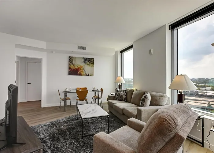Global Luxury Suites At Town Center