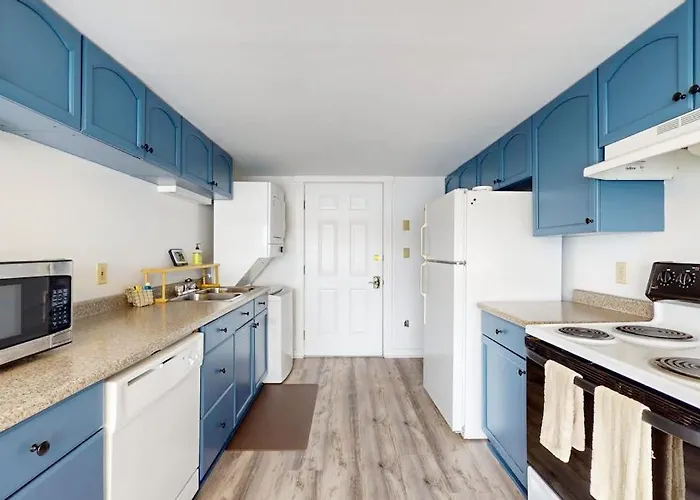 Oceanfront, Dog-Friendly Condo With Boothbay Harbor Views & Prime Location